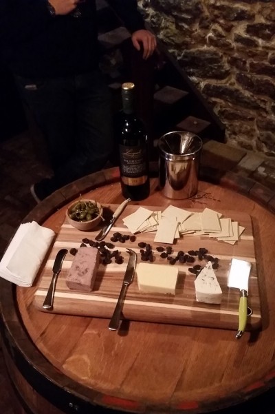 Small-Batch-Tale-Four-Wineries-lanmeil-tasting-platter